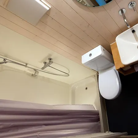 Landhus 여관 Almens