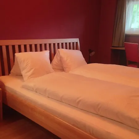 Landhus 여관 Almens